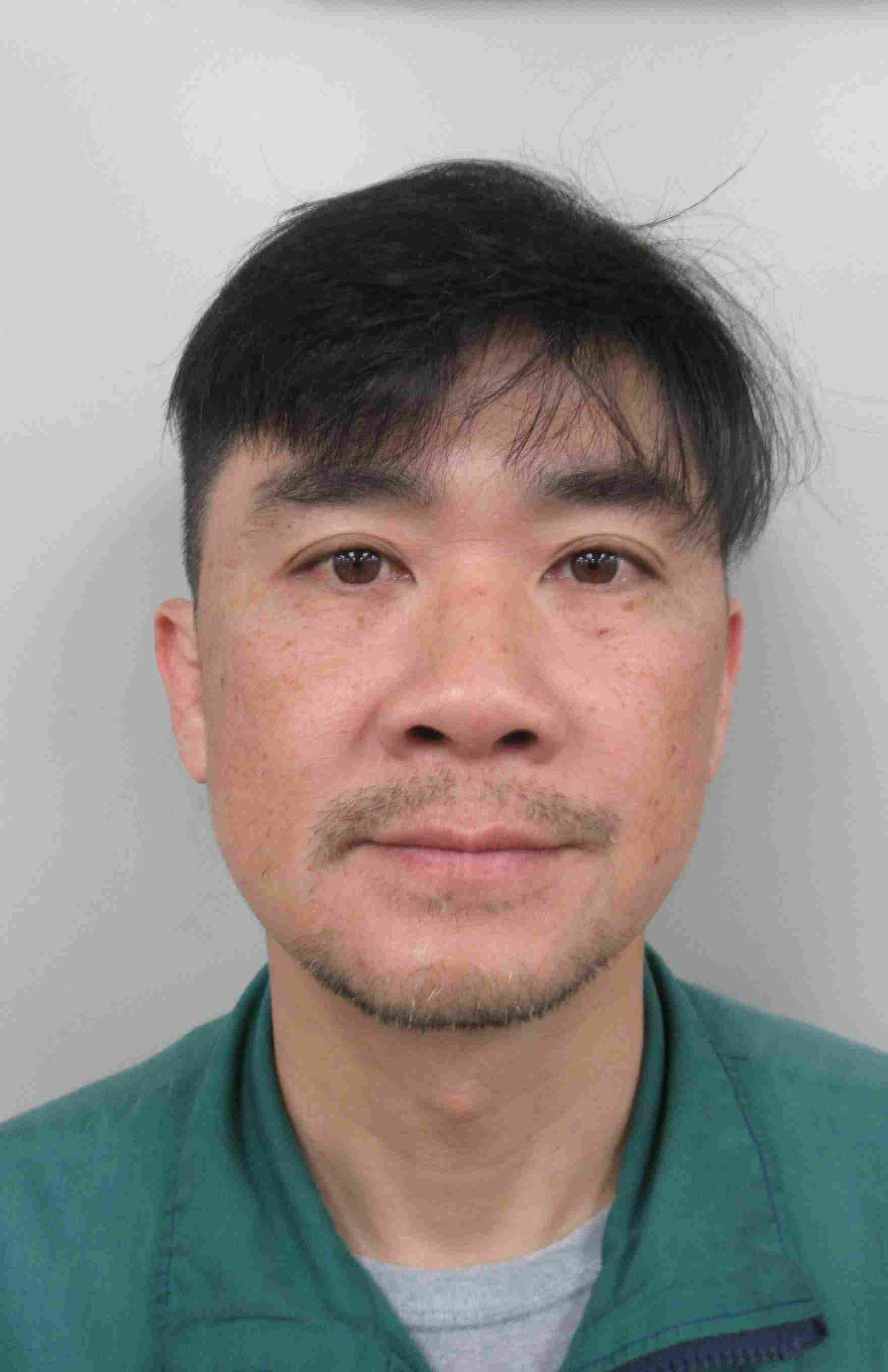 入局服務專任包裹投遞工作，能配合單位作業調度，工作詳細嚴謹，服務熱忱，平日在工作群組內並能協調區段之投遞內容，均衡工作量，獲同仁尊重。