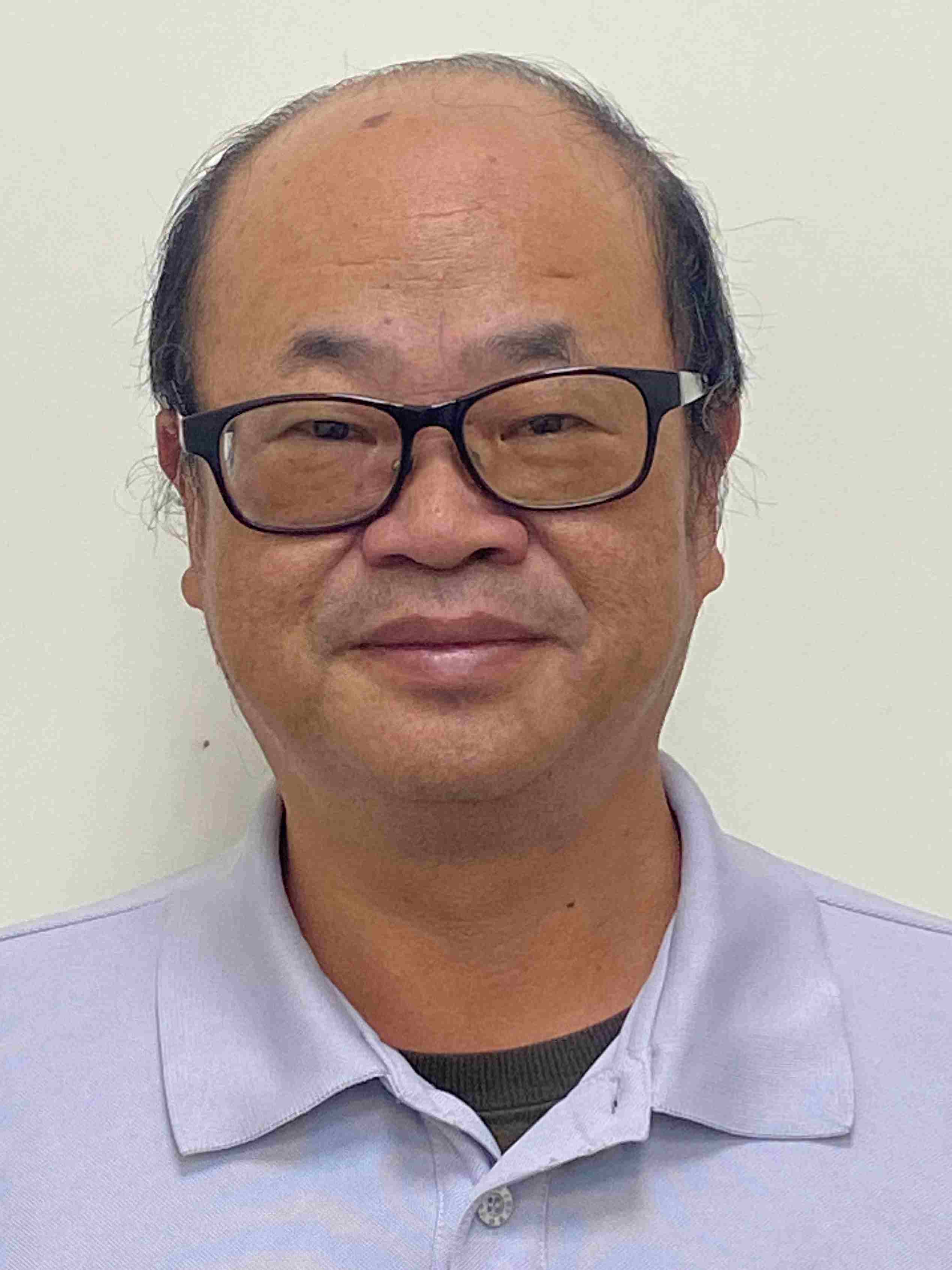劉員熱心服務，對工作有熱忱，與同事相處融洽，平時工作完成後，主動協助其他同仁處理郵件，深具團隊精神，獲得同仁讚揚及主管信賴。