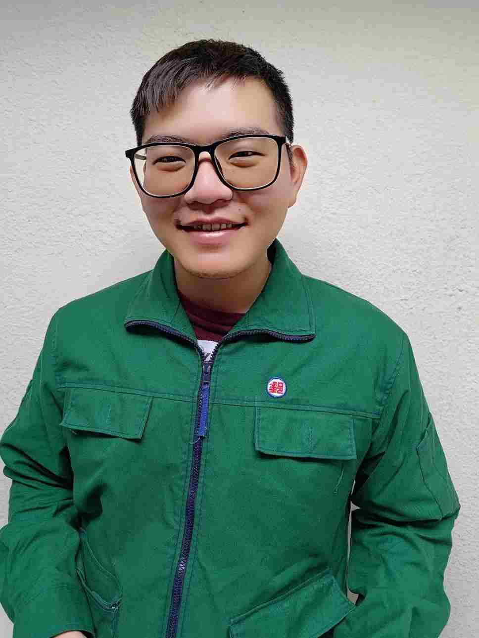 投遞工作技能嫻熟，樂於協助新進同仁投遞技巧與克服工作心理障礙，使新進人員工作順遂，並凝聚新人向心力，落實郵政夥伴制度，足堪為同仁楷模。