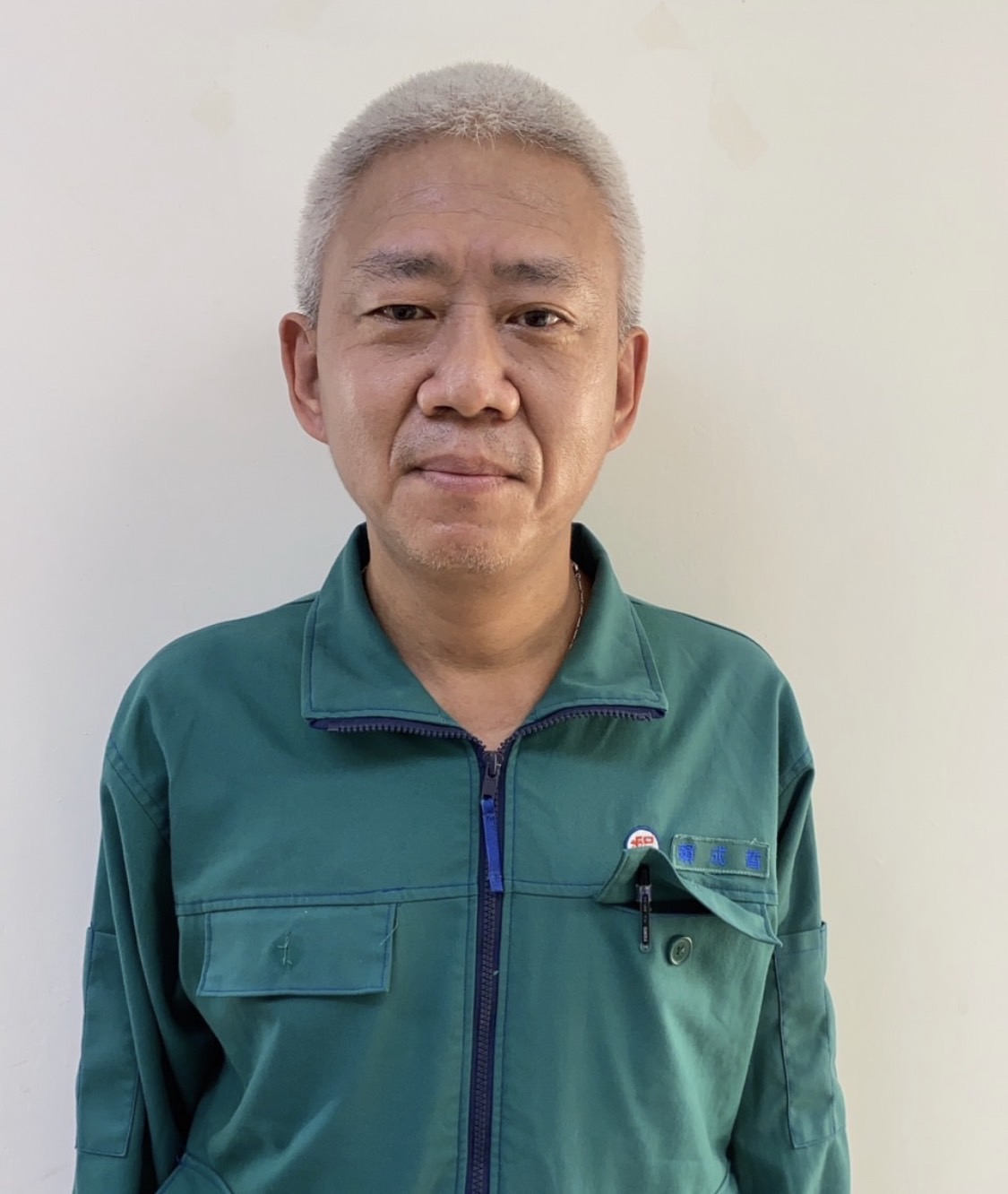 客戶吳小姐至客戶意見箱留言，表示對賴員的服務非常滿意，投遞時態度和善，非常親切，值得讚揚。