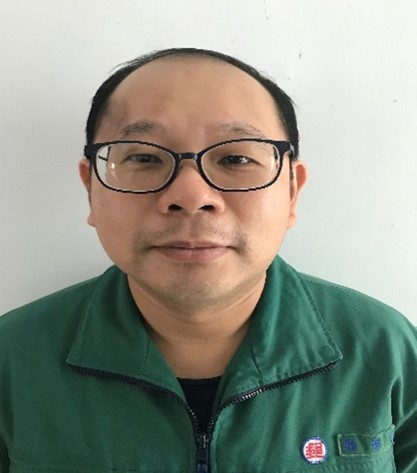 張員具有資訊專長，股內電腦設備故障，熱心協助簡易排除，有必要才請廠商維修，撙節公帑，提昇工作效率。