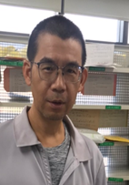 黃員具良好的個人形象和素養，為公司利益不計個人得失，對本務工作兢兢業業，積極進取，日常外勤工作中能團結同事，相互扶助，以認真、仔細、負責的態度完成自己的工作。