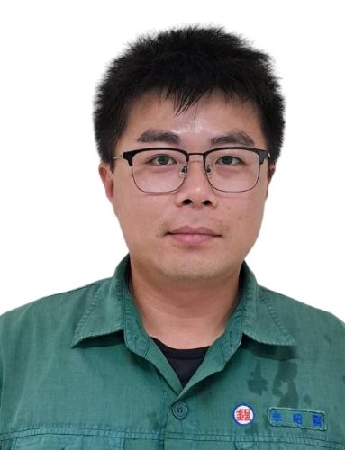 李員平時工作認真且熟諳投遞相關法令規定，處事沉穩務實；擔任外勤投遞服務品質優良與客戶互動親切，且屢受客戶來電致意感謝。