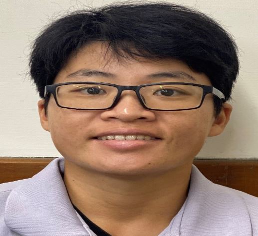 擔任外勤投遞工作態度正向積極、樂觀進取，如遇扛段或特定節日郵件爆量等情形亦主動配合主管調度，具團隊合作精神。