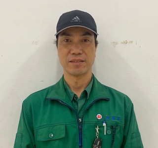 鄭員專責收攬業務，職司工作負責盡職，屢獲內湖郵局轄區各支局及顧客讚譽，逢各類反映意見及建言，皆會與單位主管進行業務交流提供見解，即時改善作業提高服務滿意度。