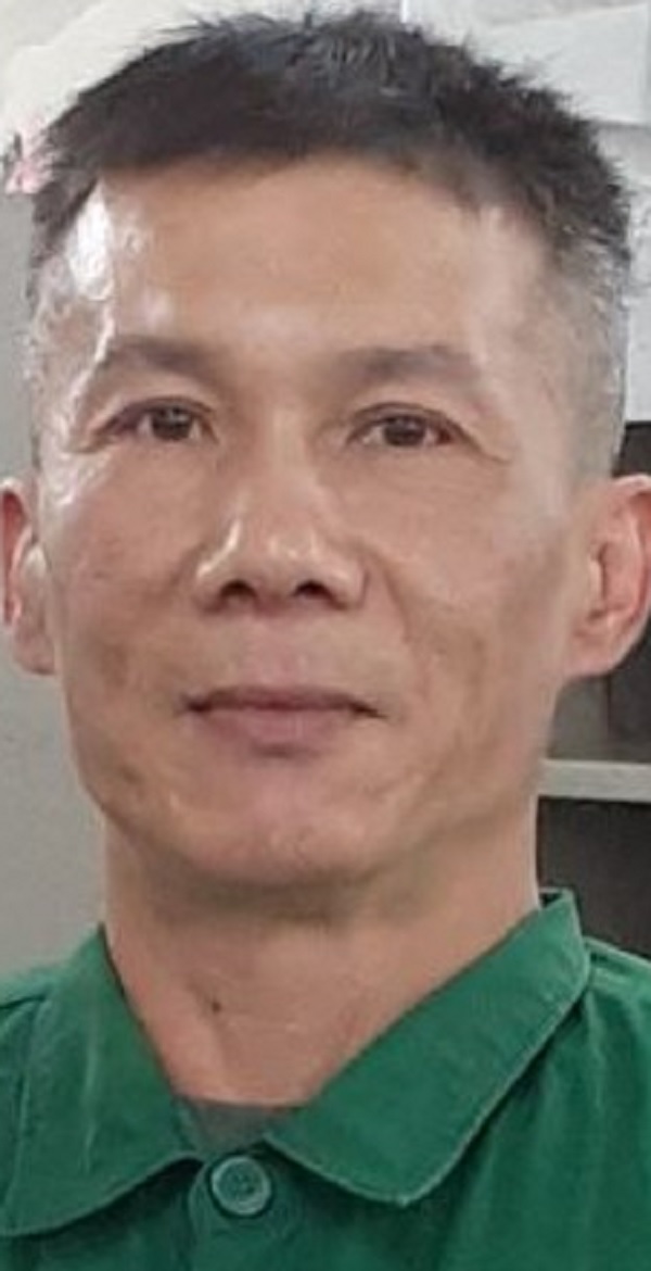 張員擔任外勤混投投遞工作，不僅投遞品質良好妥投率高，遇有年長者或行動不便之收件人皆會耐心等候，配合上樓投遞，常與公眾噓寒問暖，對於提升郵政形象助益頗多，遇有疑難郵件亦協助收件人查明後投遞，因此獲公眾讚譽。