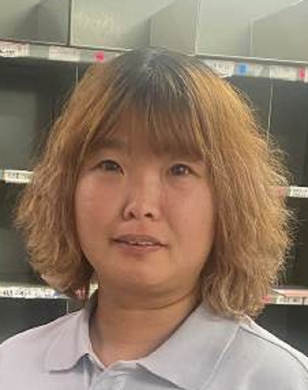 馮員擔任外勤快包投遞工作，不僅投遞品質良好妥投率高，遇有年長者或行動不便之收件人皆會耐心等候，配合上樓投遞，常與公眾噓寒問暖，對於提升郵政形象助益頗多，遇有疑難郵件亦協助收件人查明後投遞，因此獲公眾讚譽。