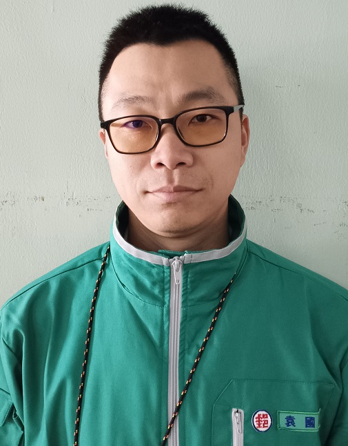 袁員進局服務於快包段、大宗段，本於實務經驗，參與上收郵件的規劃，配收作業、遞送與封轉，盡心盡力足為楷模。