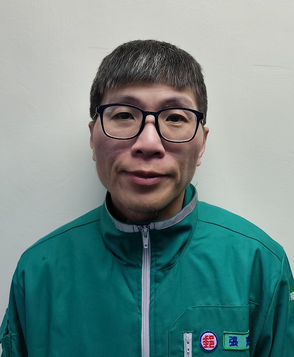 入局以來對於各項工作皆抱持認真、負責態度並積極面對，執行職務時亦能確實、任勞任怨、全力以赴，順利圓滿達成任務。