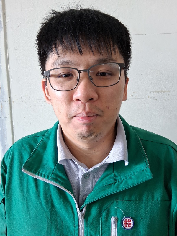 擔任桃園區快包投遞勤務，投遞效率高，工作能力強，做事負責認真，同仁郵件量暴增時，主動協投大宗點郵件，適時減輕同仁負擔。