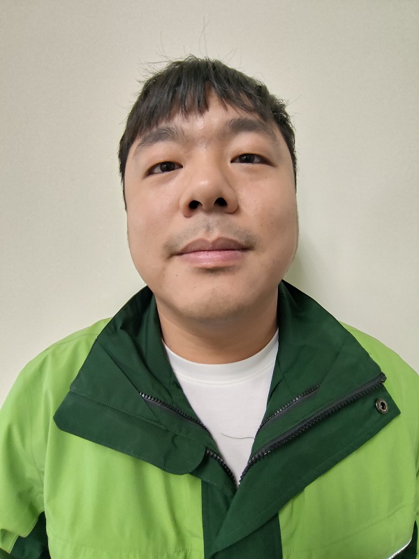本股郵件投遞同仁鍾旻軒執行投遞工作認真，盡職負責，對投遞任務專業熟稔，並對同仁能主動關懷分享工作經驗，堪為本股同仁之楷模。