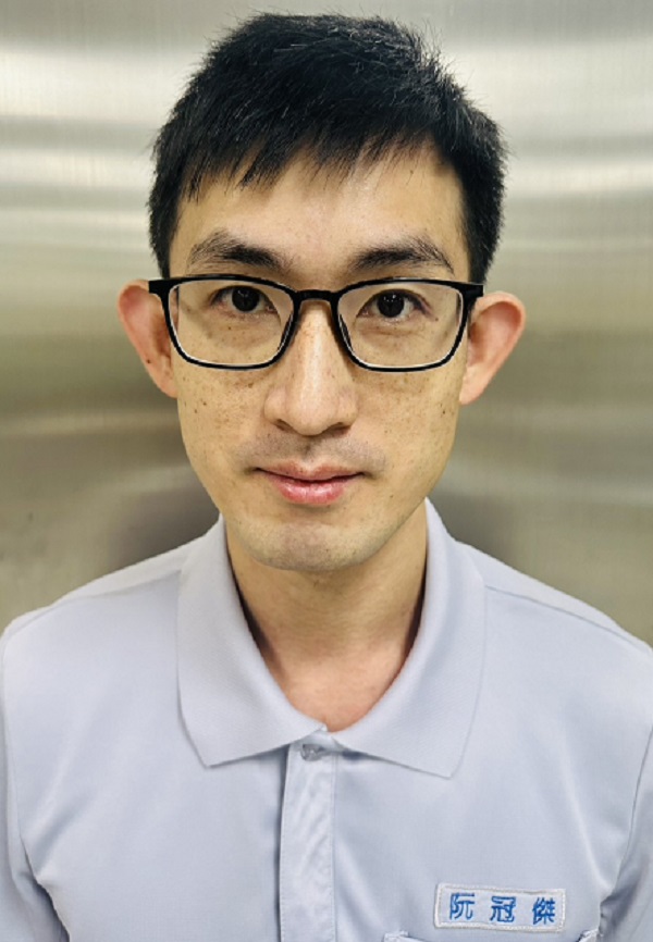 負責晚班快捷郵件投遞工作，服務態度極佳、具熱忱，常主動指導協助新進同仁，使其在最短時間內勝任投遞工作，並即時給予教導與幫助。