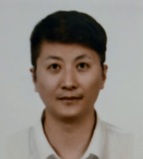 工作態度積極負責，擔任代理主管職務主動承擔責任，協助督導及處理各項郵務工作，確保業務順行推展，深獲嘉許。