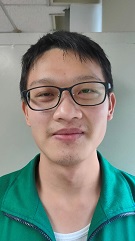 陳員擔任投遞山區投遞期間，遇行動不便或年紀較大之公眾均主動寒暄問候，服務態度優良。 