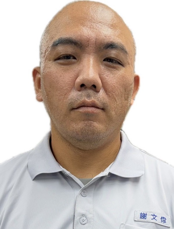 謝員自入局以來，對內積極任事且工作認真，處事沉穩務實，對外投遞品質優良與客戶互動親切，常受同仁認同及區段內客戶好評。
