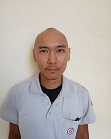 工作認真負責，於提供民眾優質投遞服務外，更不忘關懷投遞區段內獨居老人，其親切之服務熱忱與態度屢獲公眾讚賞，對整體郵政服務形象之提升頗具助益。
