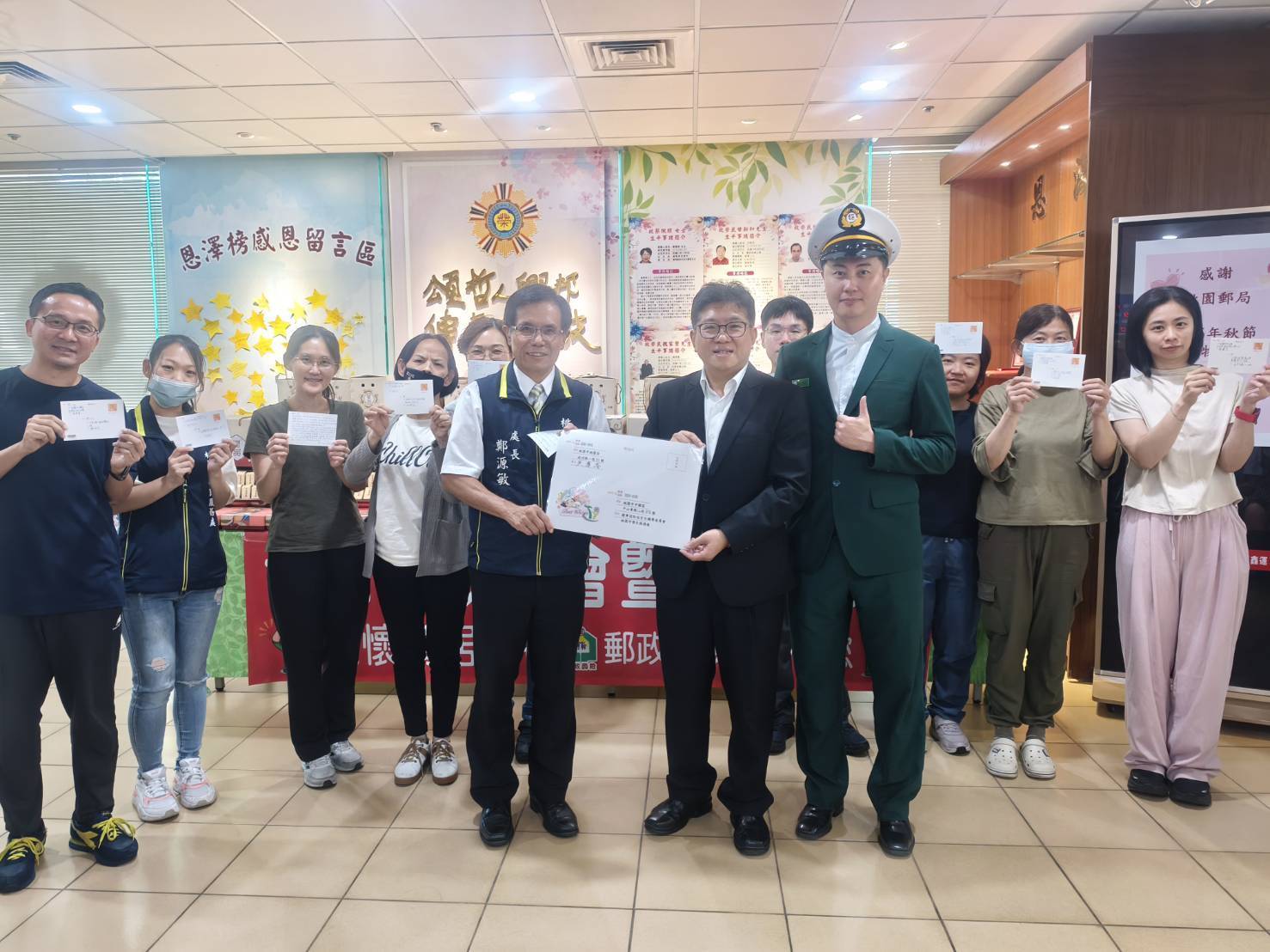 桃園郵局中秋佳節攜手榮民，共享團圓之情