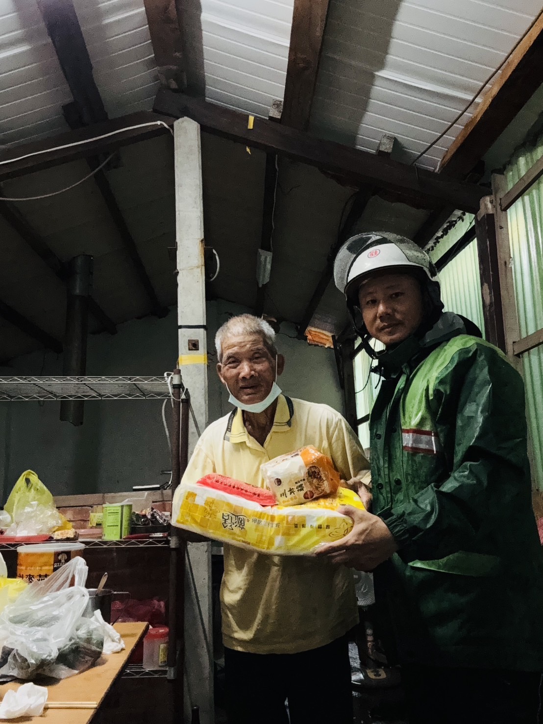 115年6月_端午送暖！臺南郵局攜手郵政協會 關懷獨居長者傳遞愛心