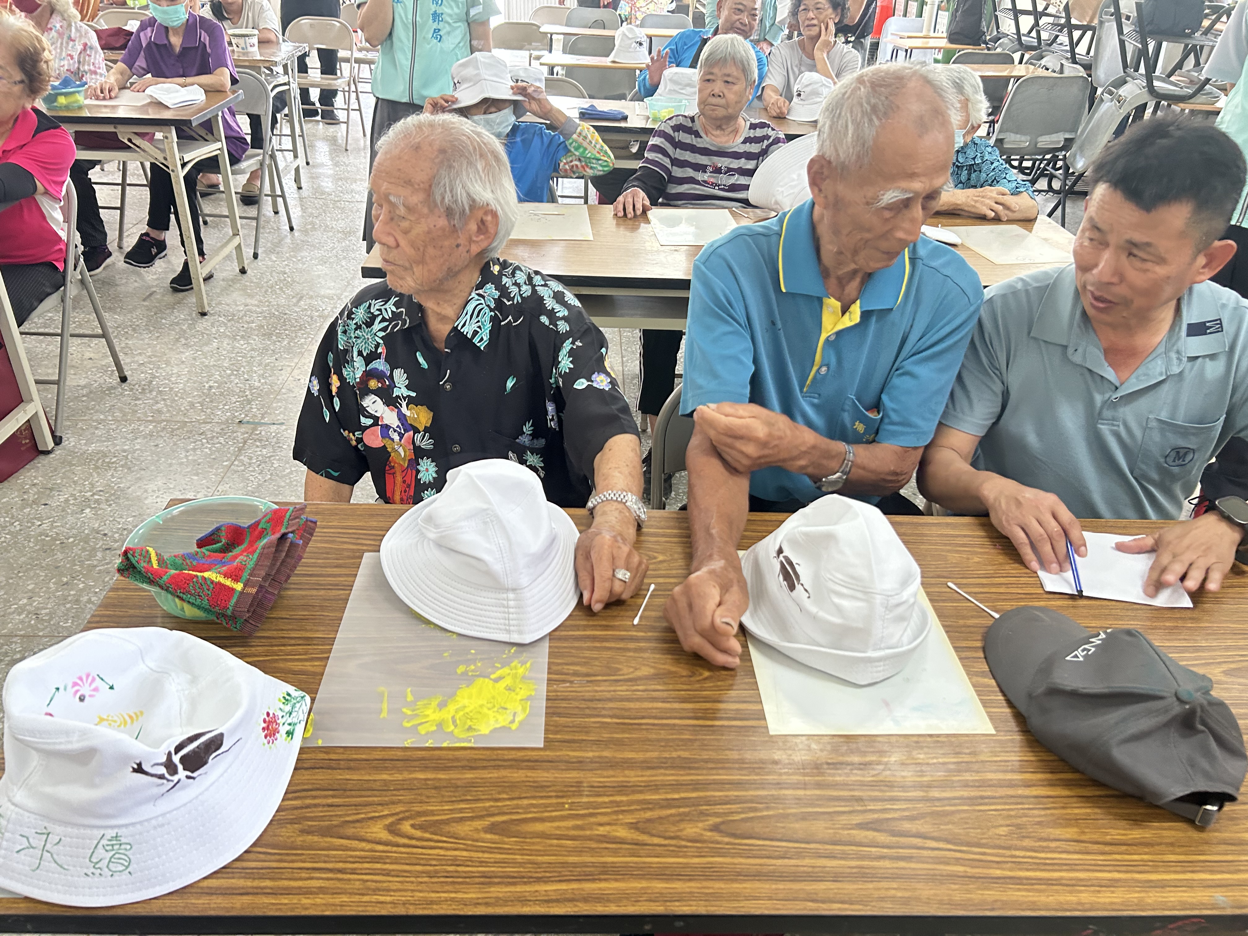 115年5月_農綠意龍崎「郵」愛相隨！臺南郵局攜手 社區關懷獨居長者守護荷包玩拓印