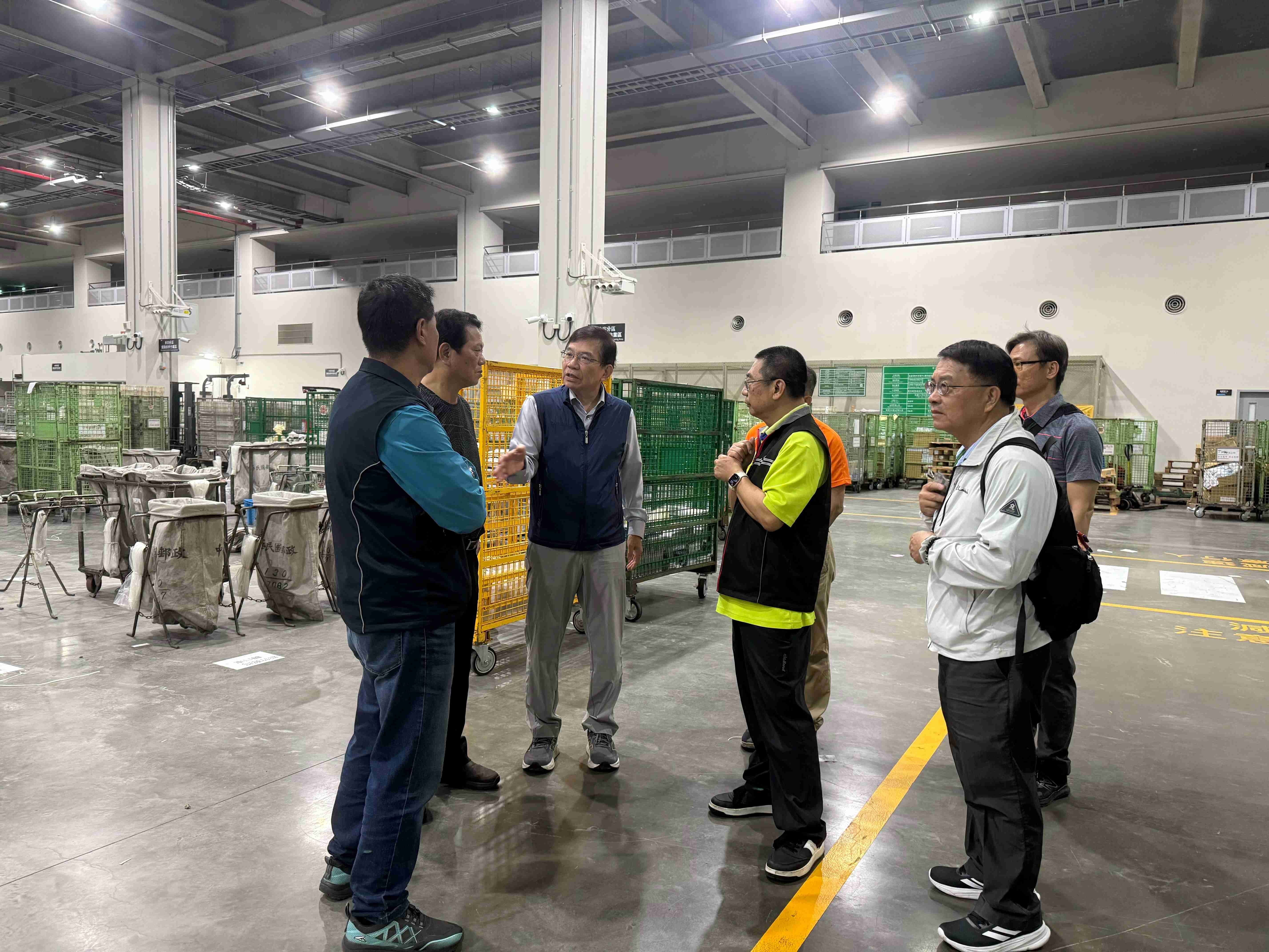 王國材董事長慰問物流園區同仁 作業中心預定本週逐漸步入正軌