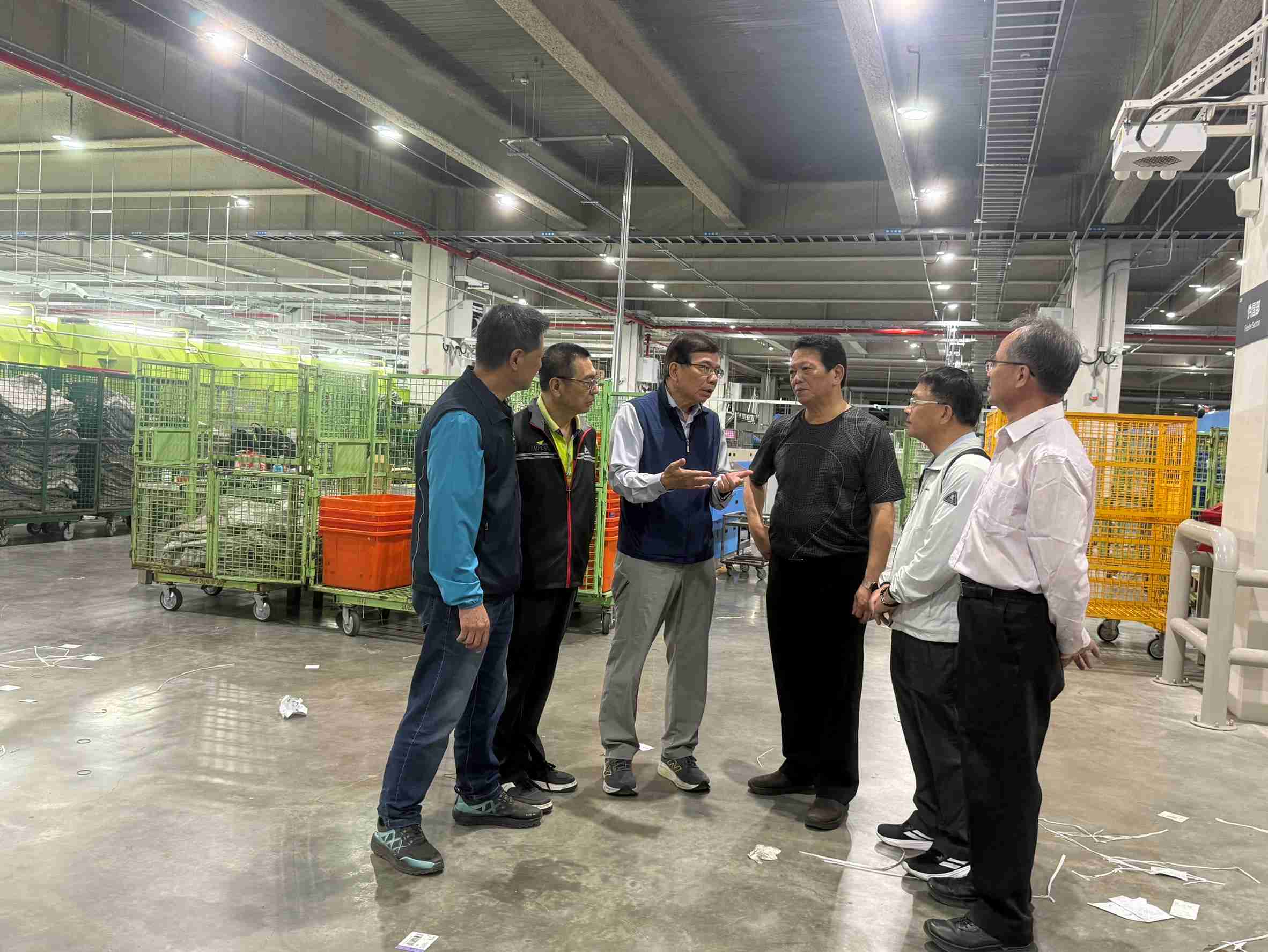 王國材董事長慰問物流園區同仁 作業中心預定本週逐漸步入正軌