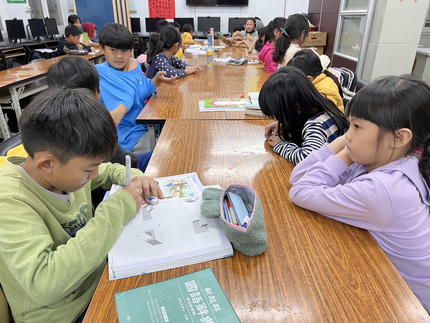 莿桐書屋小朋友寫功課