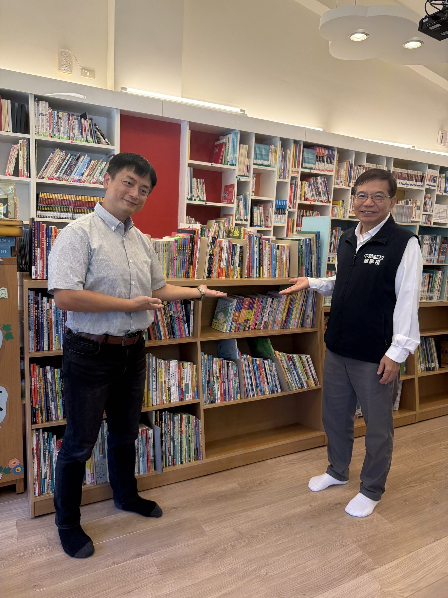 中華郵政關懷偏鄉獨居長者暨公益贈書活動