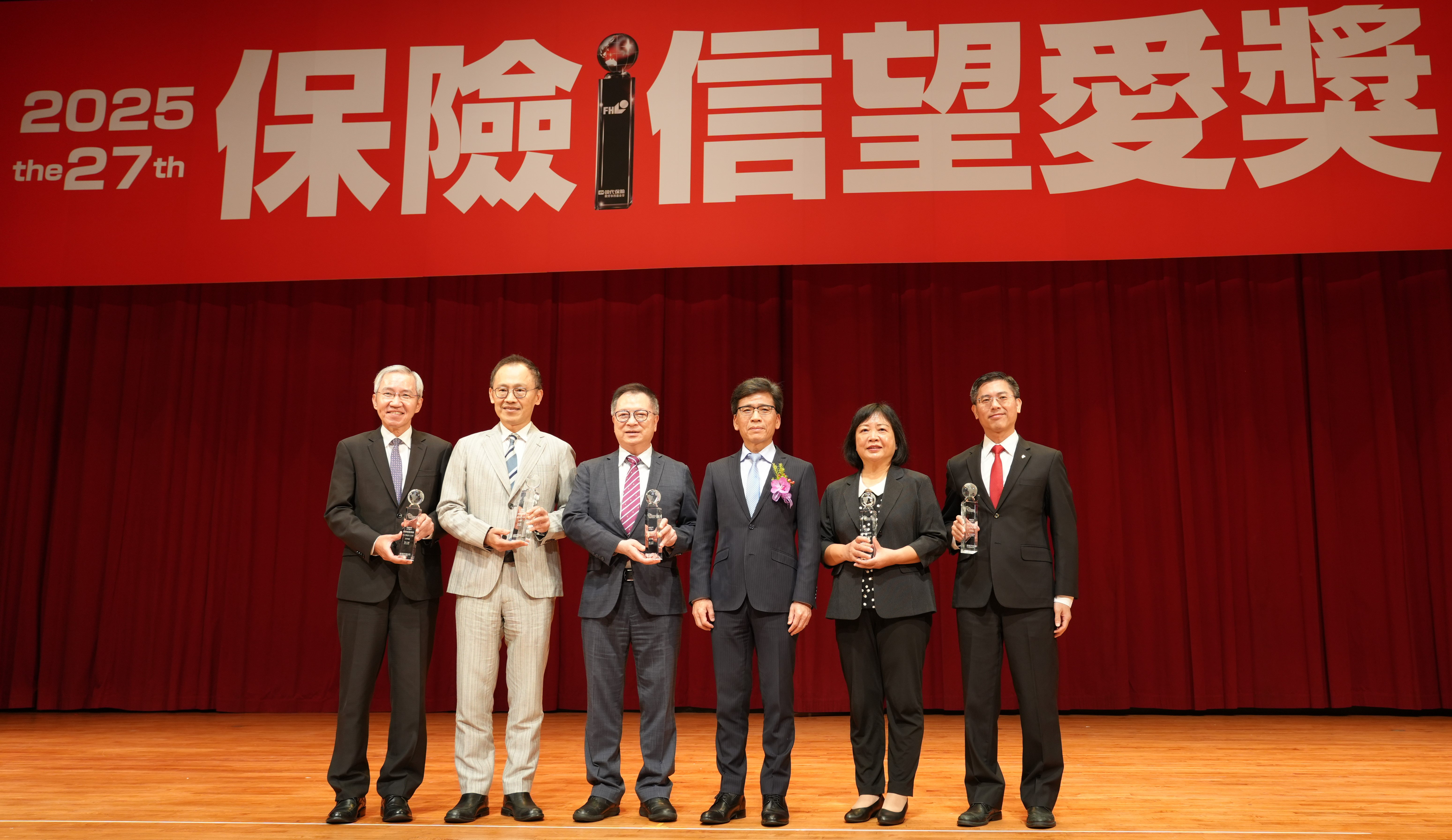 中華郵政再次榮獲保險信望愛獎-「最佳社會責任獎」殊榮